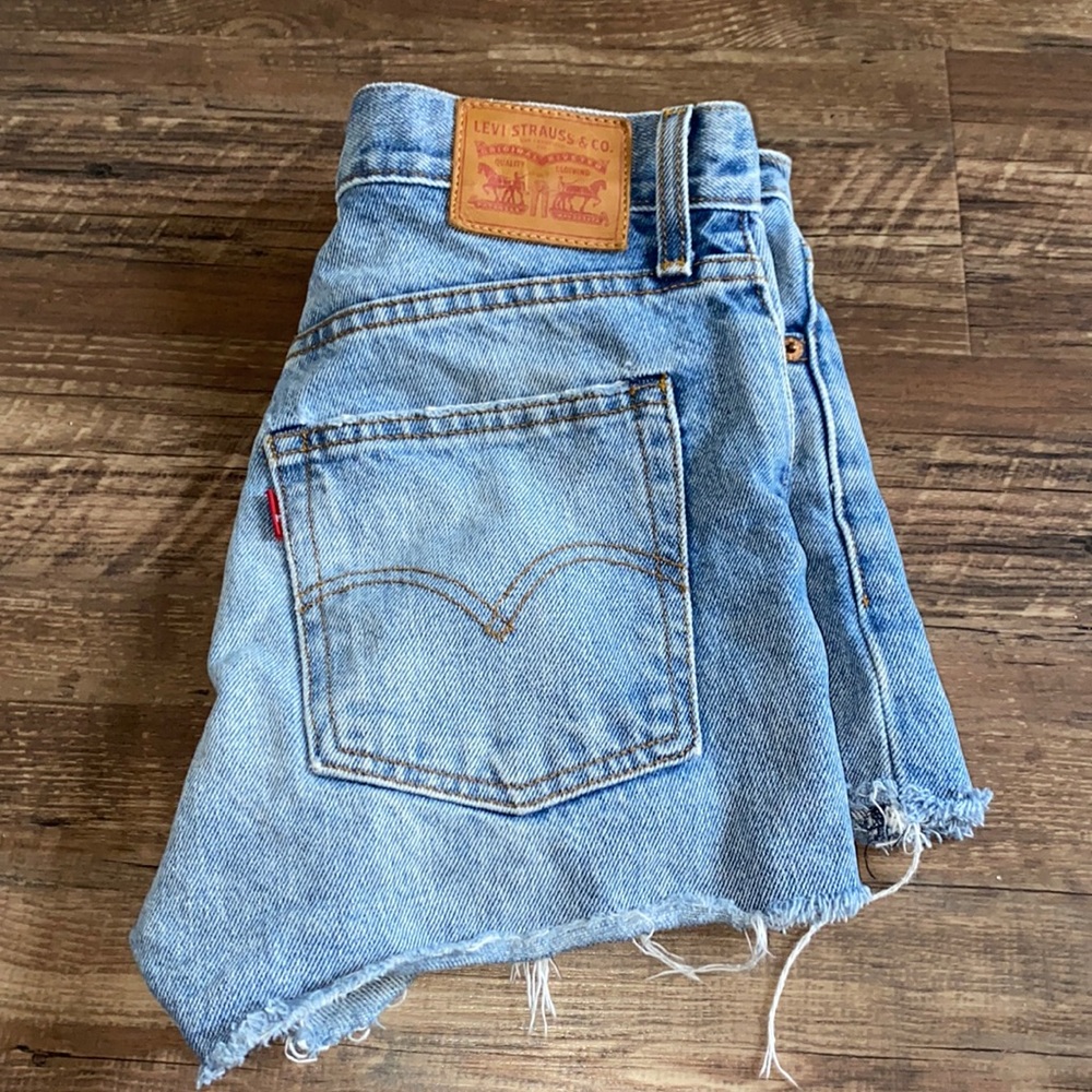 Levi’s Jean Shorts 🤍